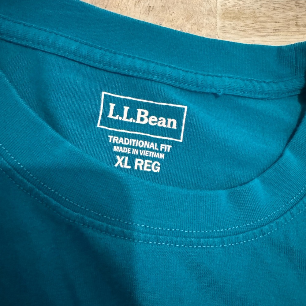 L.L. Bean Men's Traditional Fit Teal Short Sleeve Tee